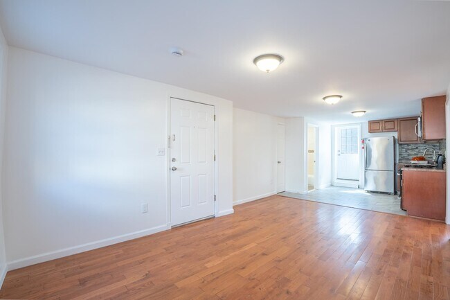 Building Photo - 427 4th St