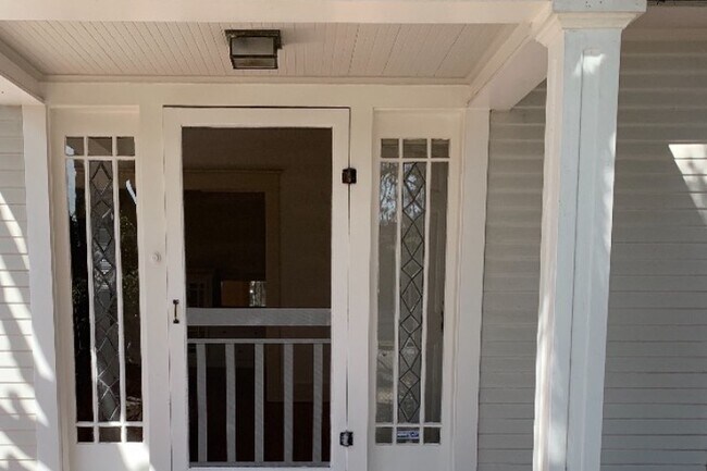 Building Photo - 847 Venezia Ave