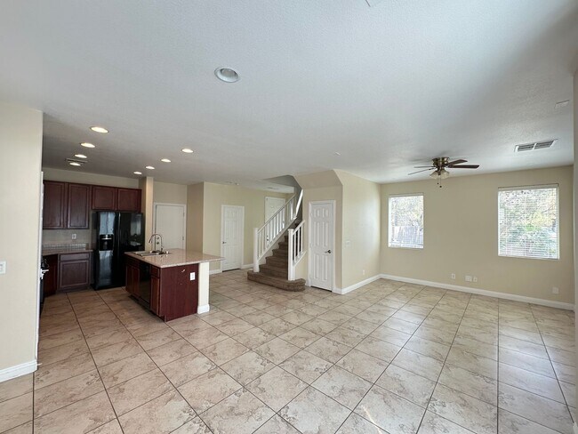 Building Photo - Rhodes Ranch