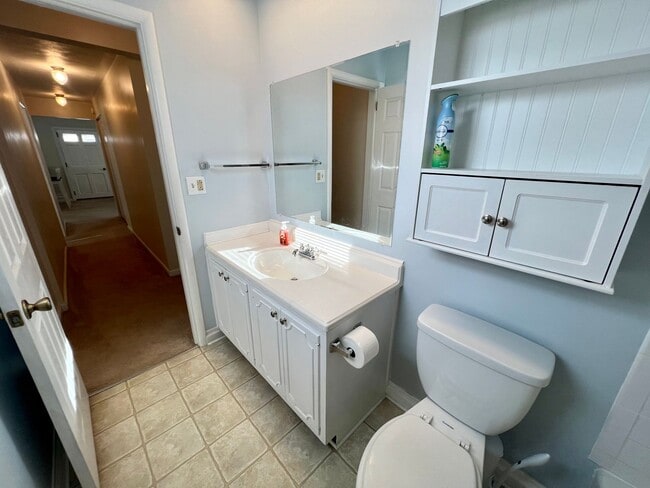 Building Photo - Charming Home - 2 Bedrooms 2 Bathroom - Mo...