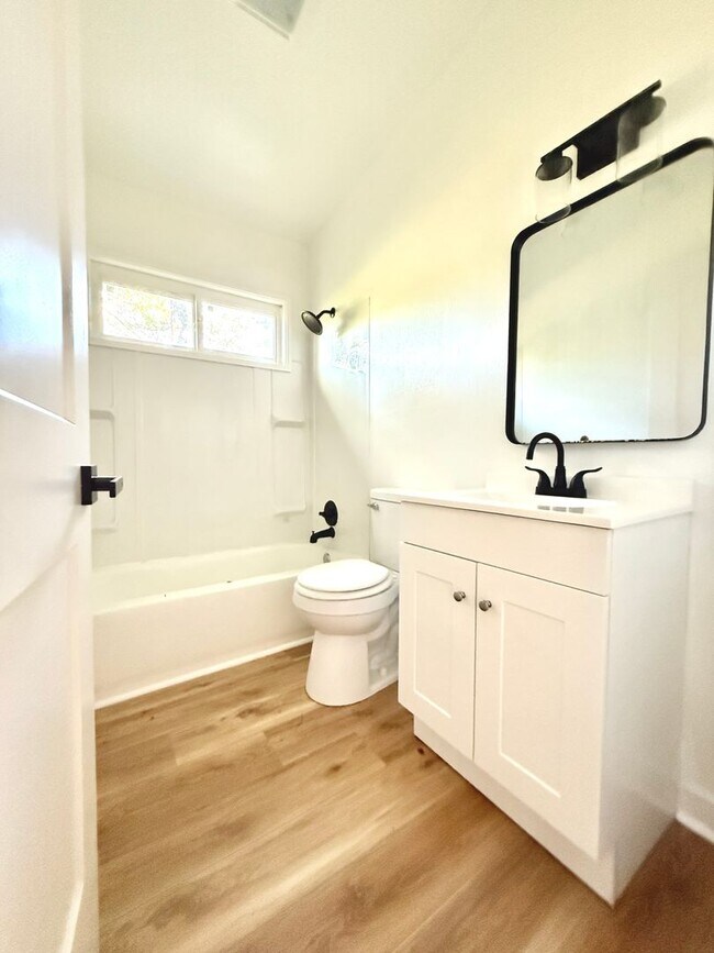 Building Photo - Beautifully Renovated 3 Bedroom Home with Spacious Backyard & Covered Parking