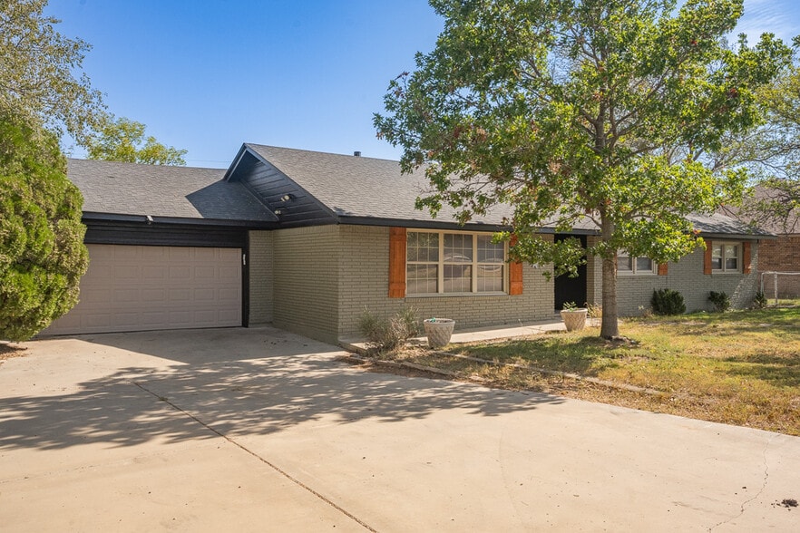 Building Photo - 403 Palo Duro Dr