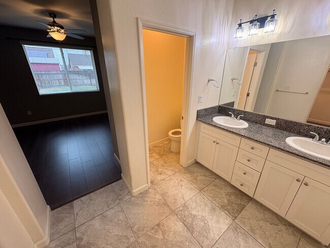 Building Photo - Lovely 3 bedroom home for rent in Hanford CA