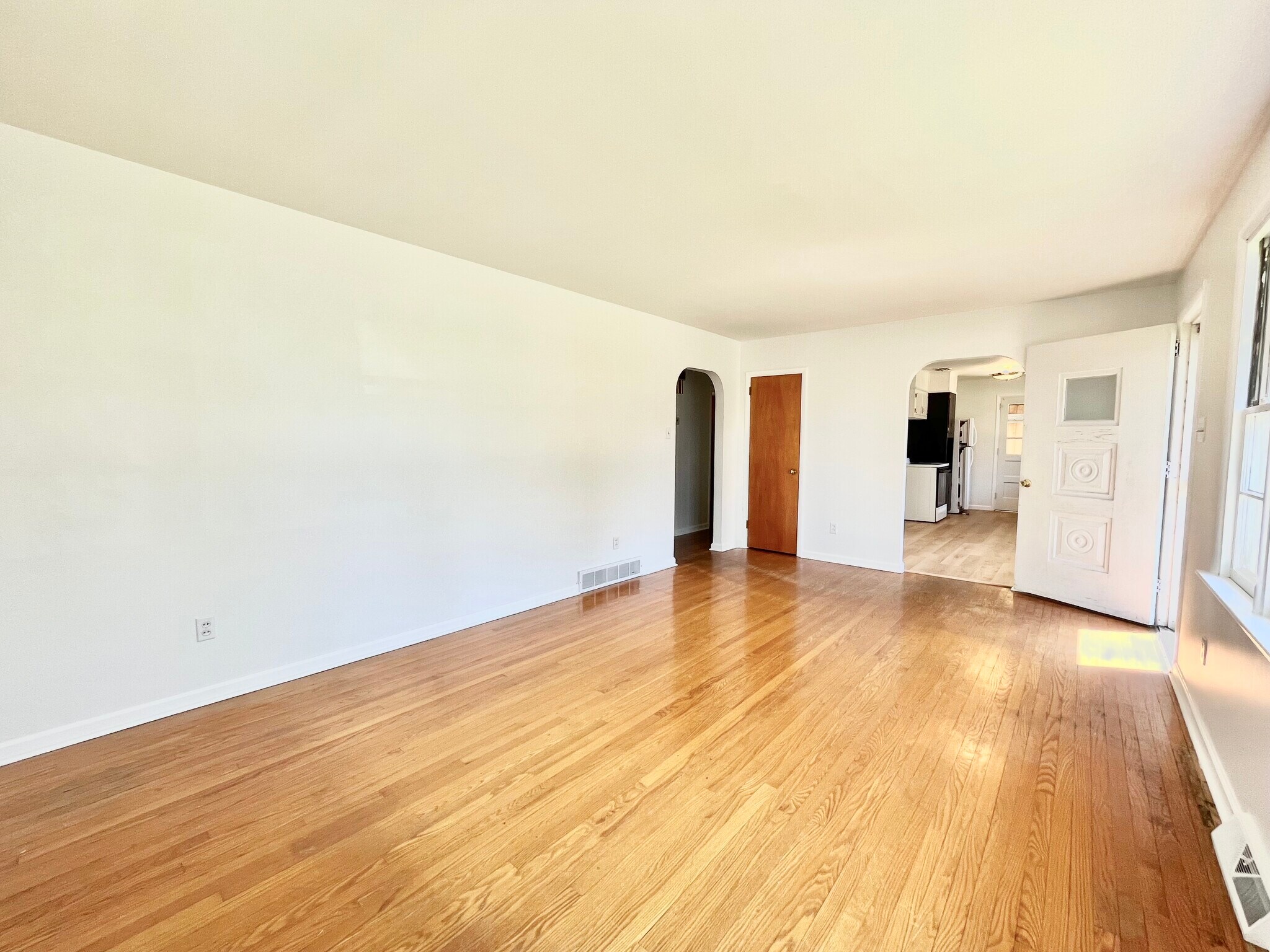 Building Photo - 117 Elmwood Rd