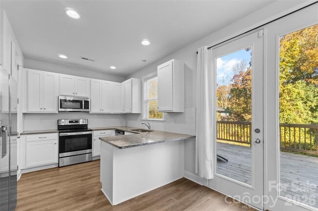 Building Photo - 712 Rodey Ave