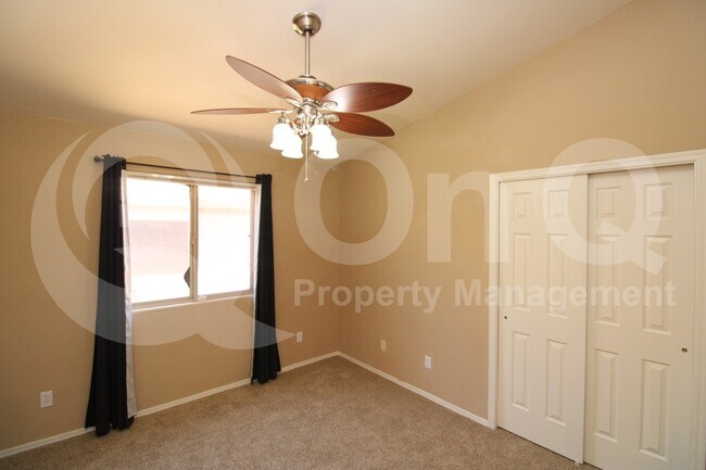 Building Photo - 579 W Tara Danette Dr