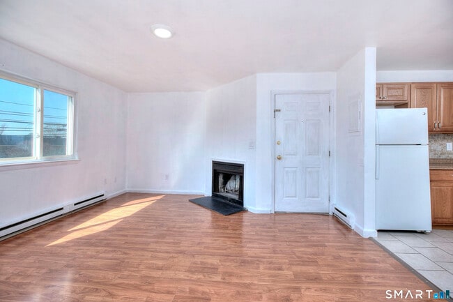 Building Photo - 638 Cove Rd