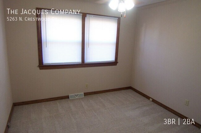 Building Photo - 5263 N Crestwood Dr