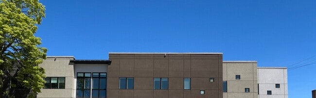 Building Photo - 132 E University Ave