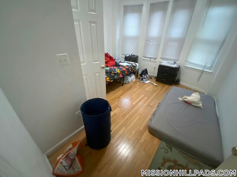 Building Photo - 1460 Tremont St