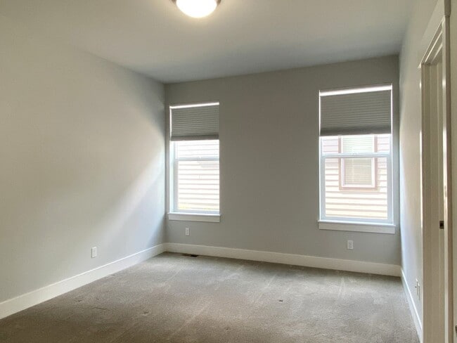 Building Photo - 1328 Wasco St