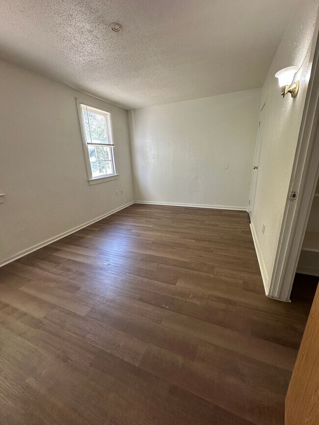 Building Photo - 31 Riley Manor Cir