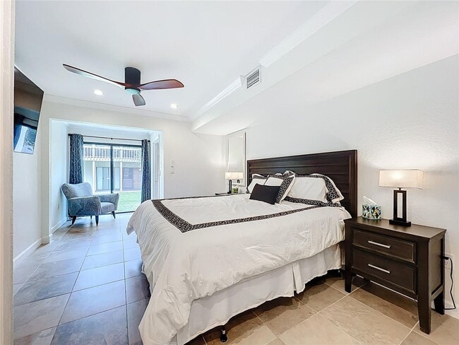 Building Photo - Fully Furnished 2BR/2BA Condo in the Heart...
