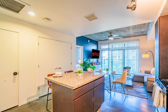 Building Photo - 913 N 3rd St