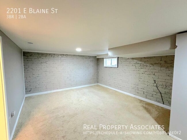 Building Photo - 2201 E Blaine St