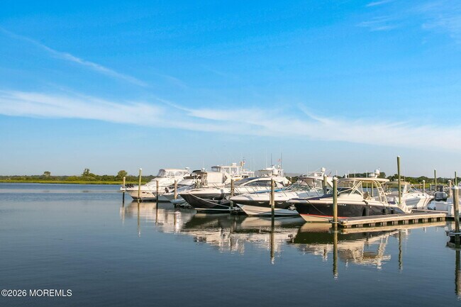 Building Photo - 11 Lakeside Ave