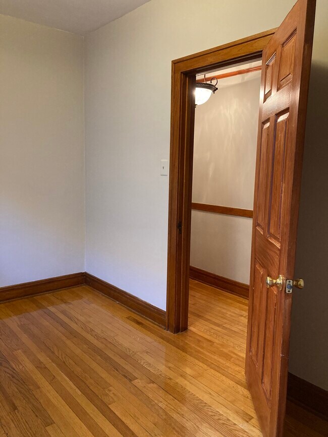 Building Photo - 3017 W 39th Plz