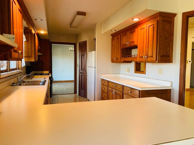 Building Photo - 41 E Hinton Rd