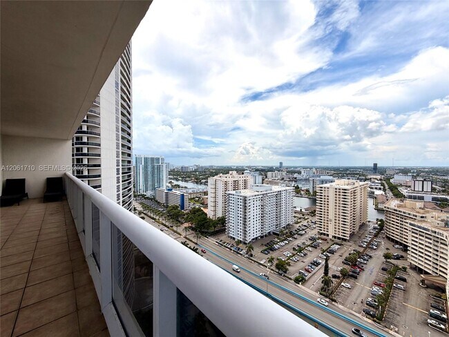 Building Photo - 1830 S Ocean Dr