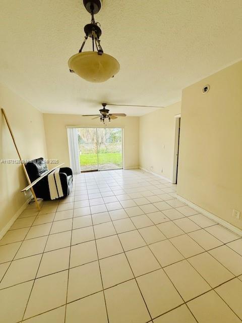 Building Photo - 10173 Twin Lakes Dr