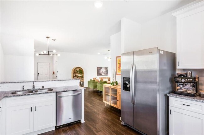 Building Photo - 25919 Chicory Dr