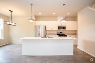 Building Photo - Midtown 3 Bedroom Rental