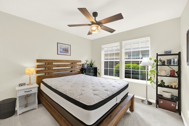 Building Photo - 209 White Oak Ln