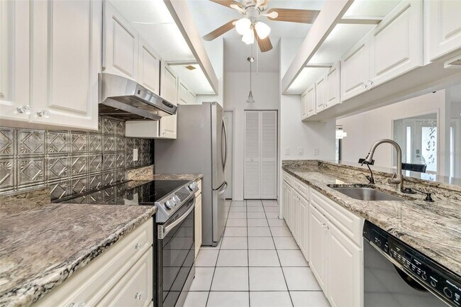 Building Photo - 4814 Country Oaks Blvd