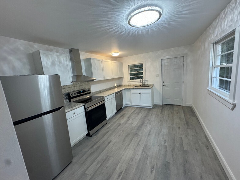 Building Photo - 235 E Olive St