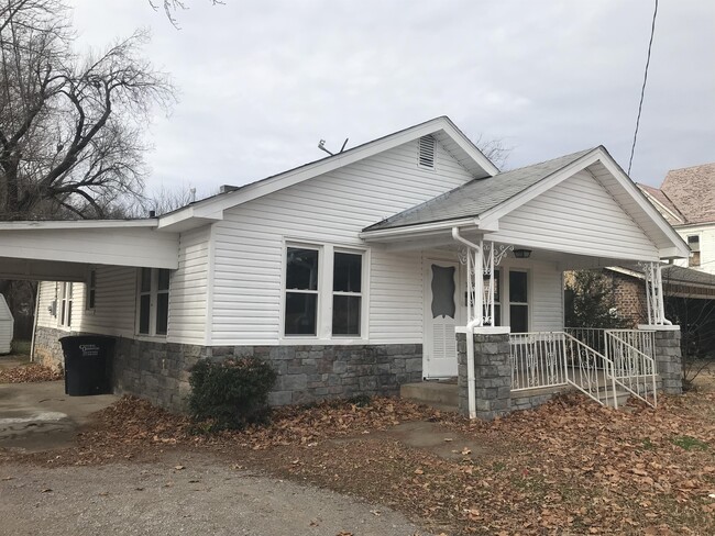 Building Photo - 1306 N Union Ave