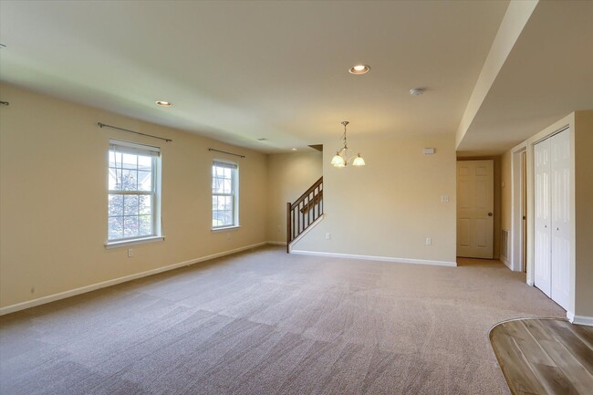 Building Photo - 35 Brook Side Dr