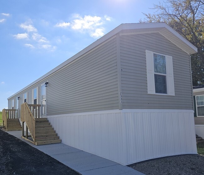 Building Photo - 2333 Dogwood St