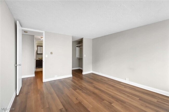 Building Photo - 12700 Lake Ave