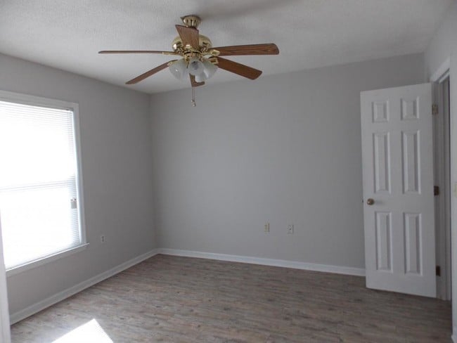 Building Photo - 140 Lanier Dr