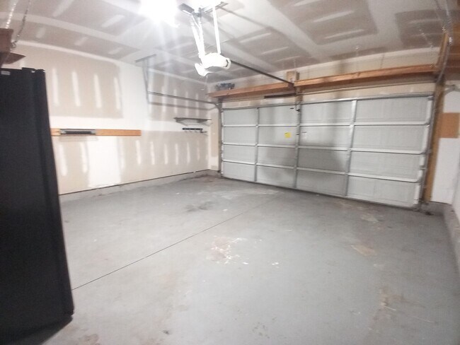 Building Photo - 565 Batty Way