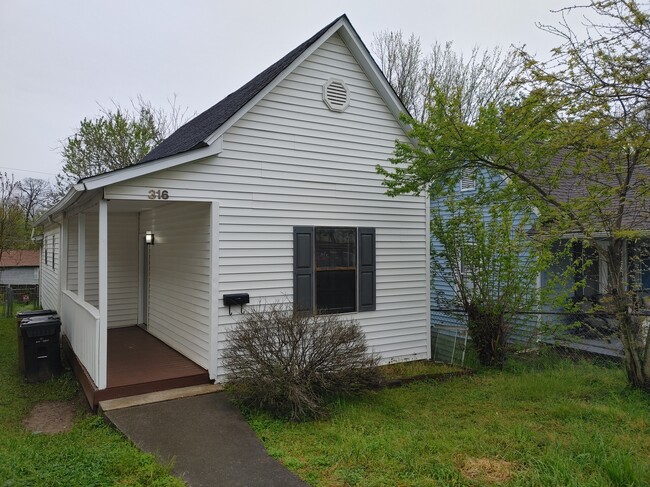 Building Photo - 316 E Emerald Ave