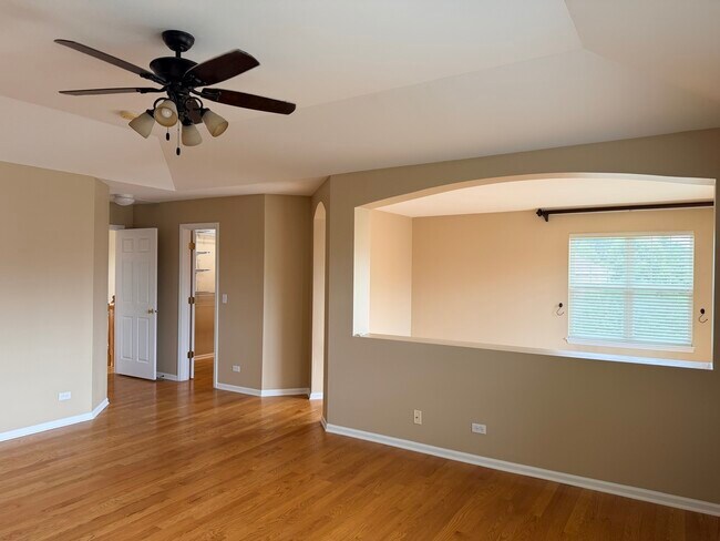 Building Photo - 1873 Crenshaw Cir