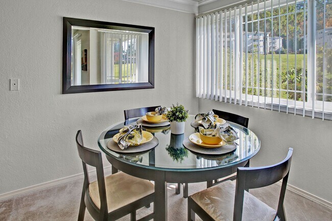 Andorra Apartments - large dining room with great natural lighting - Andorra