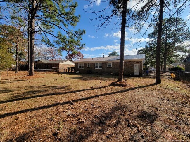 Building Photo - 678 Walker St