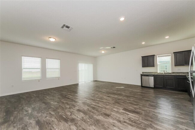 Building Photo - 214 Hidden Lk Lp