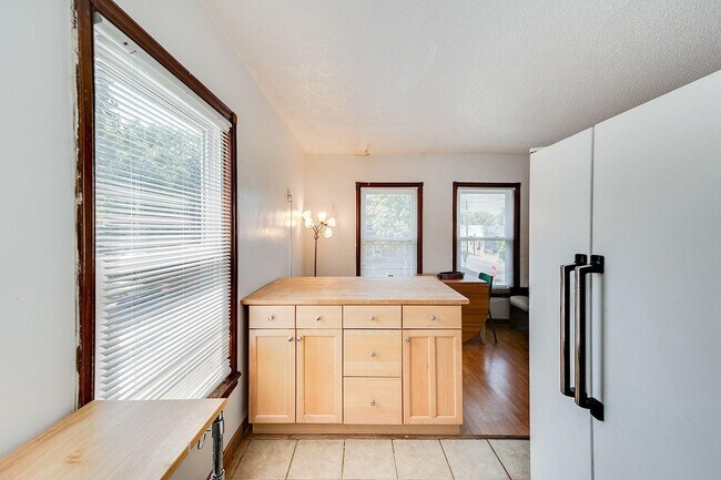 Building Photo - 2501 Emerson Ave S