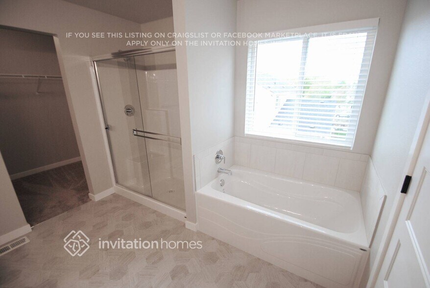 Building Photo - 6113 47th Pl NE