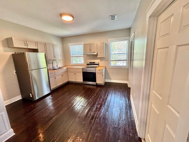 Building Photo - 513 E Ormsby Ave