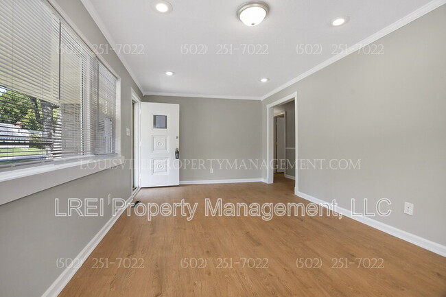 Building Photo - 1120 Loretta St