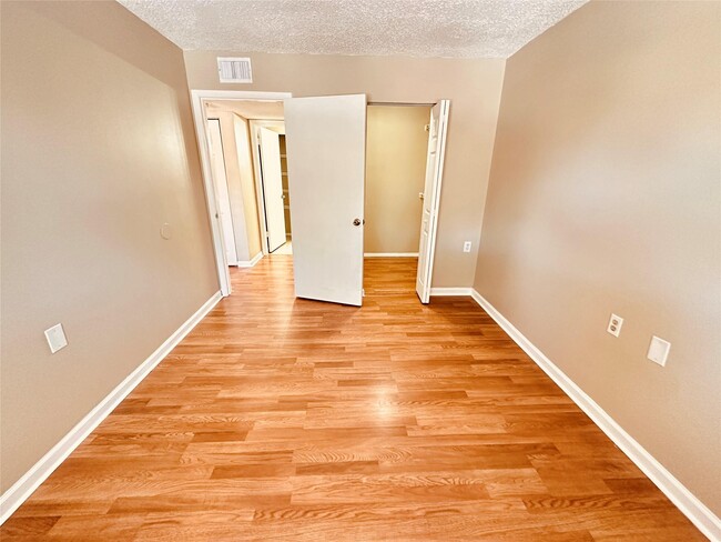 Building Photo - 1162 Lake Terry Dr