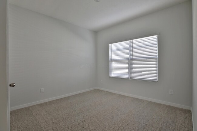 Building Photo - 738 Maria Dr