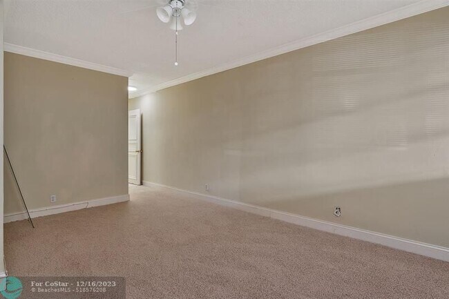 Building Photo - 4020 Galt Ocean Dr