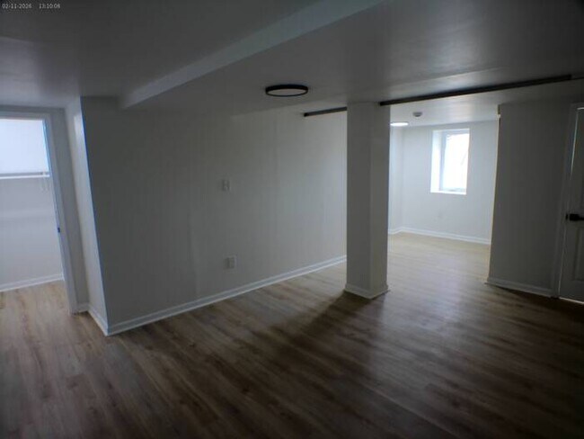 Building Photo - Beautiful 2 bedrooms and 2 baths with vanity located on S Hawthorne Ave in Independence, convenie...