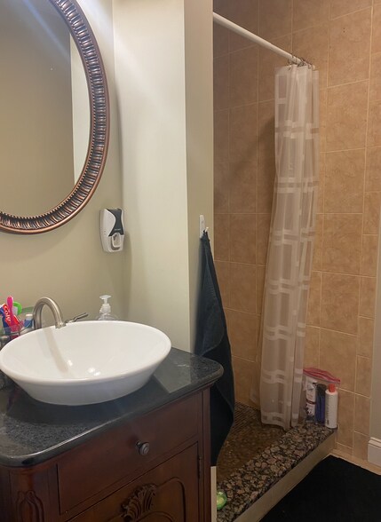 Building Photo - 27 Fairfax St