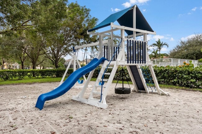 Building Photo - Sabal Lakes